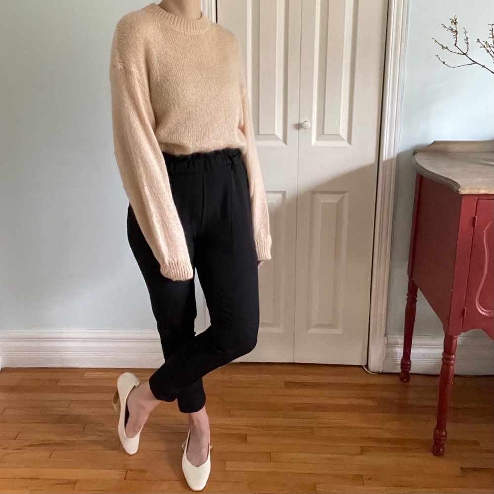 Top: Aritzia TNA Pale Yellow Cropped Fine Knit Sweater